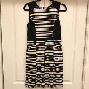 Black & White Dress with Pockets!